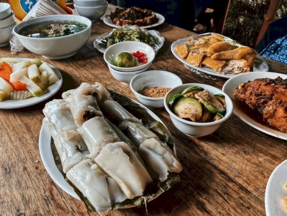 A home-cooked meal prepared for tourists 